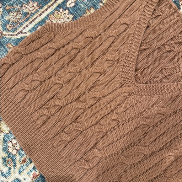 NWOT Sleeveless Sweater Vest - Picture 3 of 4